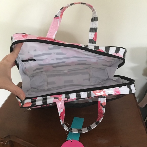 Modella Travel Cosmetics Bag with Bottles - Picture 6 of 6